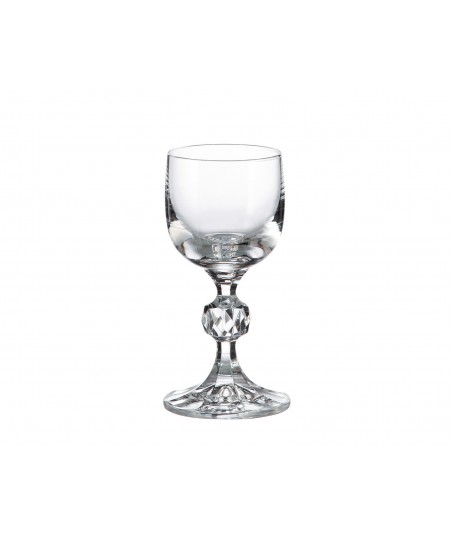 Stiprių gėrimų taurės...